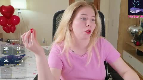 Snapshot of d0nna_ chatting on 02.13.25 Donna online show from 02.13.25