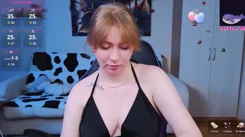 Snapshot of d0nna_ chatting on 11.28.25 Donna online show from 11.28.25