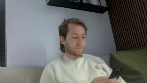 Snapshot of d3nnis_123 chatting on 10.29.25 d3nnis_123 online show from 10.29.25