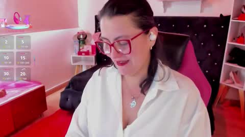 Mia  online show from 09.26.25