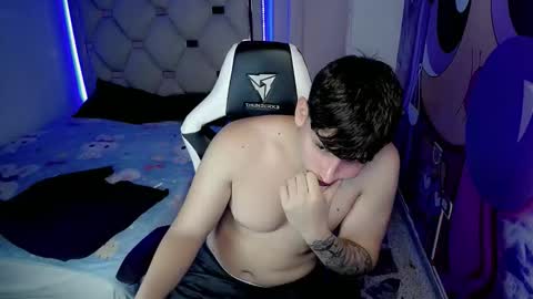 Snapshot of d_moneyy_ chatting on 11.27.25 teddy online show from 11.27.25