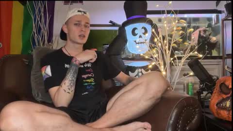 Snapshot of da_danya chatting on 10.22.25 da_danya online show from 10.22.25