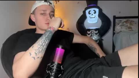 Snapshot of da_danya chatting on 10.29.25 da_danya online show from 10.29.25