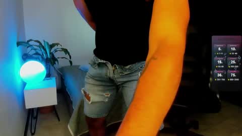 Snapshot of daarkomalfoy chatting on 10.18.25 Mauricio online show from 10.18.25
