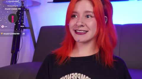 Snapshot of daarlene chatting on 10.11.25 Darlene online show from 10.11.25