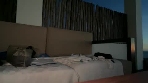 Snapshot of dabeibe chatting on 04.10.26 Jewbb online show from 04.10.26