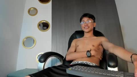 Snapshot of daddy_darcks chatting on 10.13.25 daddy_darcks online show from 10.13.25
