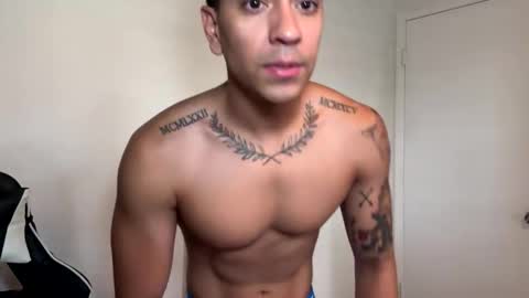 Snapshot of daddyfit95 chatting on 05.18.26 daddyfit95 online show from 05.18.26