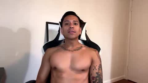Snapshot of daddyfit95 chatting on 05.26.26 daddyfit95 online show from 05.26.26