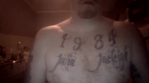 Snapshot of daddylong8499 chatting on 10.10.25 daddylong8499 online show from 10.10.25