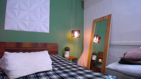 Snapshot of daddys_little_secrett chatting on 12.07.24 Valen online show from 12.07.24