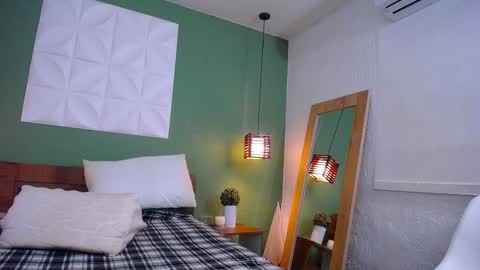 Snapshot of daddys_little_secrett chatting on 01.04.25 Valen online show from 01.04.25