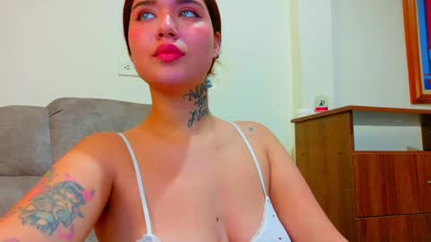 Snapshot of daddys_little_secrett chatting on 11.03.25 Valen online show from 11.03.25