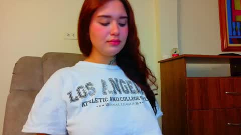 Snapshot of daddys_little_secrett chatting on 11.05.25 Valen online show from 11.05.25