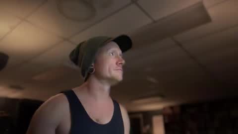 Snapshot of daemon456321 chatting on 10.15.25 daemon online show from 10.15.25