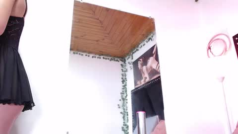 Snapshot of dafne_quenn chatting on 02.13.25 dafne_quenn online show from 02.13.25