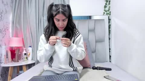 Snapshot of dafne_quenn chatting on 09.26.25 dafne_quenn online show from 09.26.25