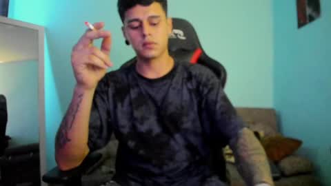 Snapshot of dage_19 chatting on 12.18.24 my name is Jhon and I live in colombia online show from 12.18.24