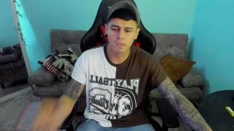Snapshot of dage_19 chatting on 12.30.24 my name is Jhon and I live in colombia online show from 12.30.24