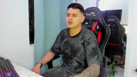 Snapshot of dage_19 chatting on 10.19.25 my name is Jhon and I live in colombia online show from 10.19.25