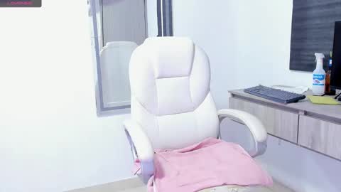 Snapshot of dahian_carter chatting on 09.18.25 Dahian  online show from 09.18.25