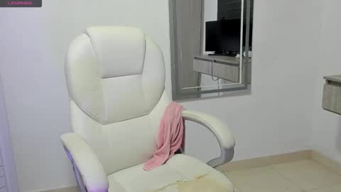 Snapshot of dahian_carter chatting on 10.21.25 Dahian  online show from 10.21.25