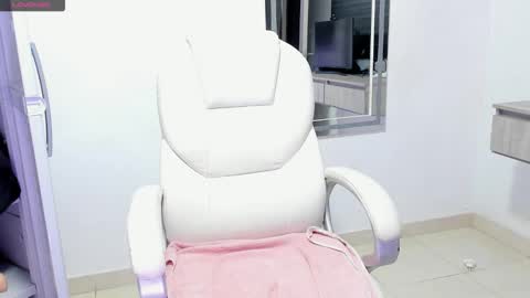 Snapshot of dahian_carter chatting on 10.28.25 Dahian  online show from 10.28.25