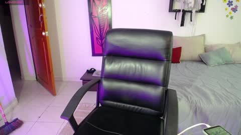 Dahiana online show from 01.28.25