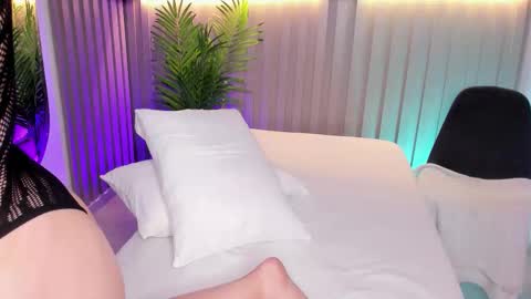 dahianthompson1_ online show from 01.16.26