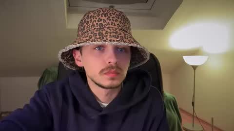 Snapshot of daimon_hall chatting on 03.09.25 Daimon online show from 03.09.25