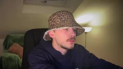 Snapshot of daimon_hall chatting on 03.10.25 Daimon online show from 03.10.25