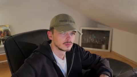 Snapshot of daimon_hall chatting on 10.30.25 Daimon online show from 10.30.25