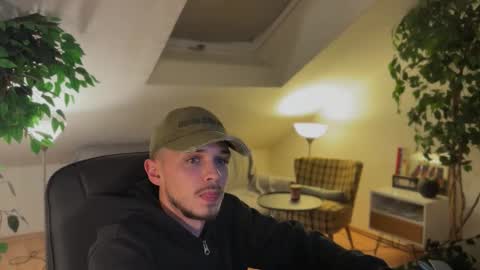 Snapshot of daimon_hall chatting on 11.14.25 Daimon online show from 11.14.25