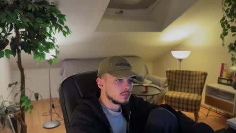 Snapshot of daimon_hall chatting on 11.18.25 Daimon online show from 11.18.25