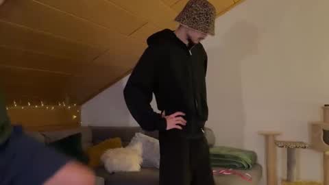 Snapshot of daimon_hall chatting on 11.20.25 Daimon online show from 11.20.25