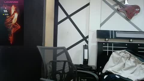 Snapshot of daimon_rock01 chatting on 09.29.25 felipe online show from 09.29.25