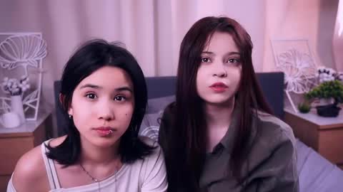 Snapshot of dainalargena chatting on 05.10.26 Aoi and Lily best friends online show from 05.10.26