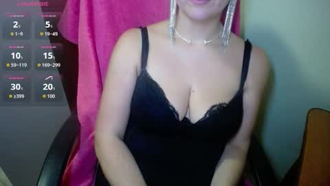 Snapshot of daintyygirl chatting on 10.21.25 daintyygirl online show from 10.21.25