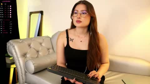 Snapshot of daisha_riley chatting on 10.21.25 Lauren online show from 10.21.25