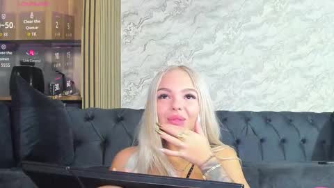 DaIsy Abby online show from 10.19.25