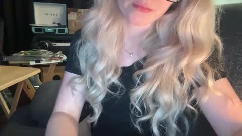 DaisyDivine online show from 09.29.25