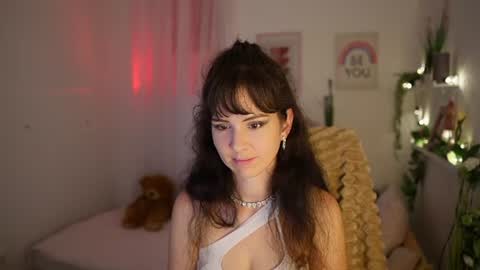 Snapshot of daisy_lowe_ chatting on 07.21.26 Daisy online show from 07.21.26