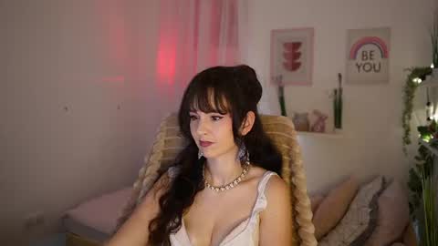 Snapshot of daisy_lowe_ chatting on 07.22.26 Daisy online show from 07.22.26