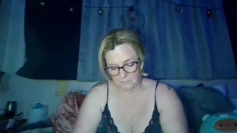 Snapshot of daisylays chatting on 11.12.25 daisy online show from 11.12.25