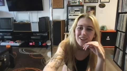 Snapshot of daisymynx chatting on 05.13.26 daisymynx online show from 05.13.26