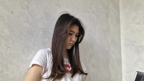 Snapshot of daisyzebley chatting on 05.27.26 Jasmin online show from 05.27.26