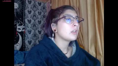 Snapshot of dak_7 chatting on 10.18.25 -- -- help me reach 100 hands up online show from 10.18.25