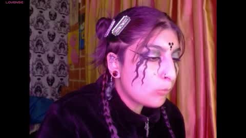 Snapshot of dak_7 chatting on 11.01.25 -- -- help me reach 100 hands up online show from 11.01.25