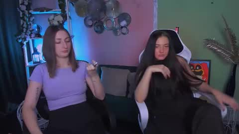 Snapshot of dakota_simple chatting on 12.19.25 Dakota online show from 12.19.25