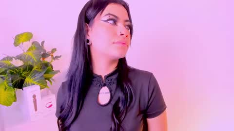 Snapshot of dakottahill chatting on 02.28.25   online show from 02.28.25